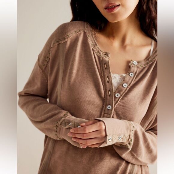 Free People We the Free Taylor Henley Top in Greige NWOT - Picture 1 of 8